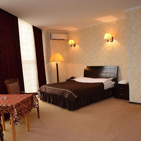 Golden Palace Hotel Aktau Luaran gambar
