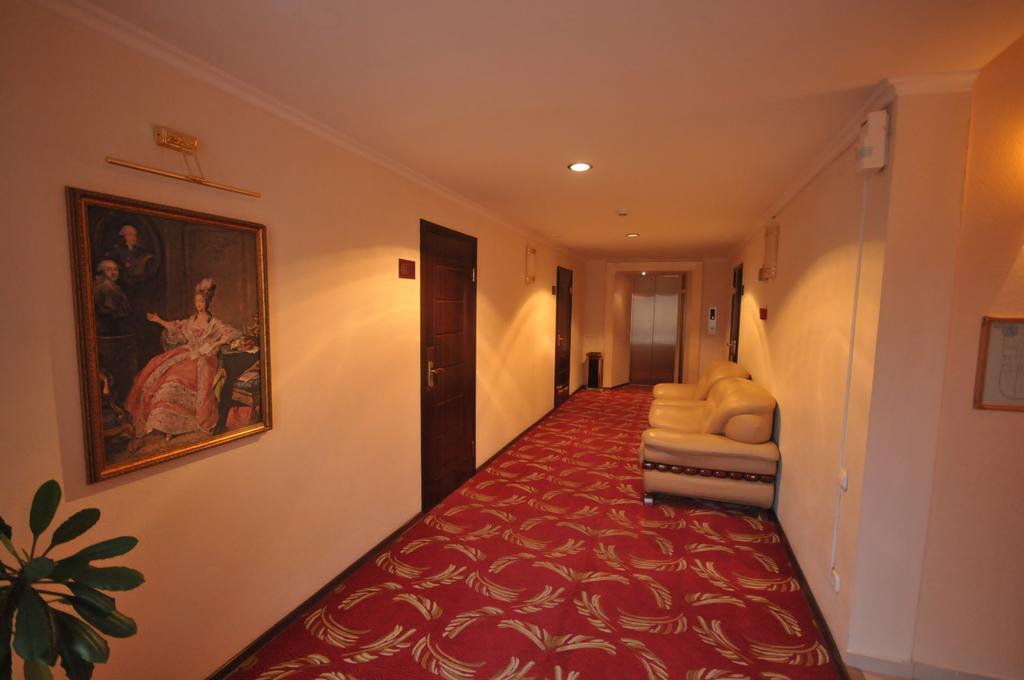 Golden Palace Hotel Aktau Luaran gambar