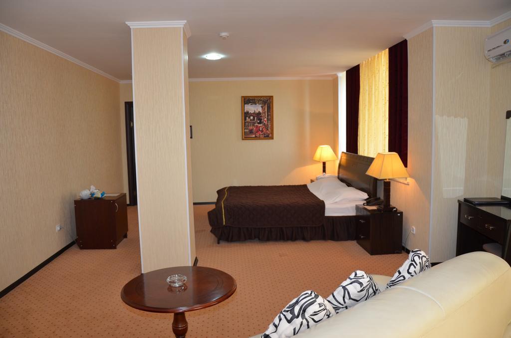 Golden Palace Hotel Aktau Luaran gambar