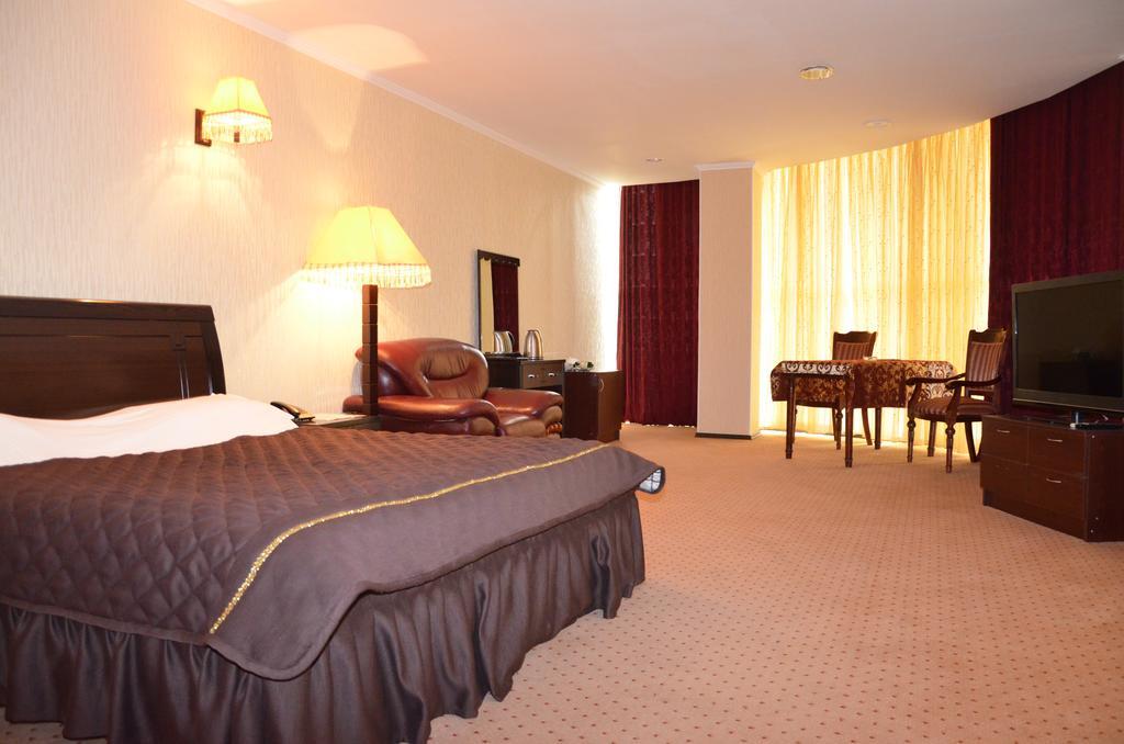Golden Palace Hotel Aktau Luaran gambar