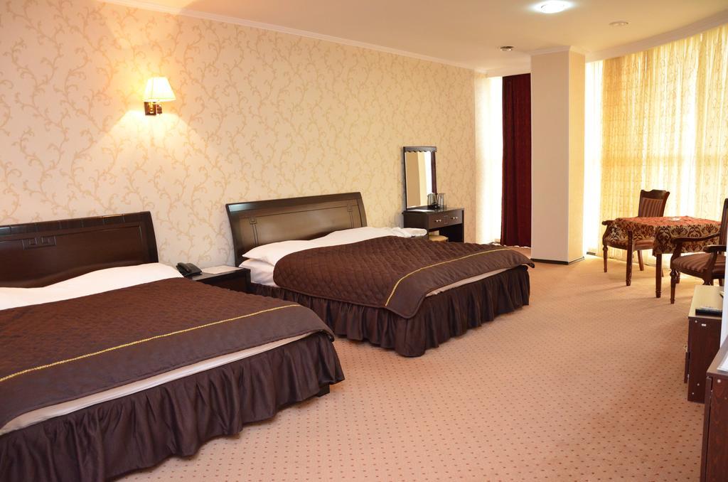Golden Palace Hotel Aktau Luaran gambar
