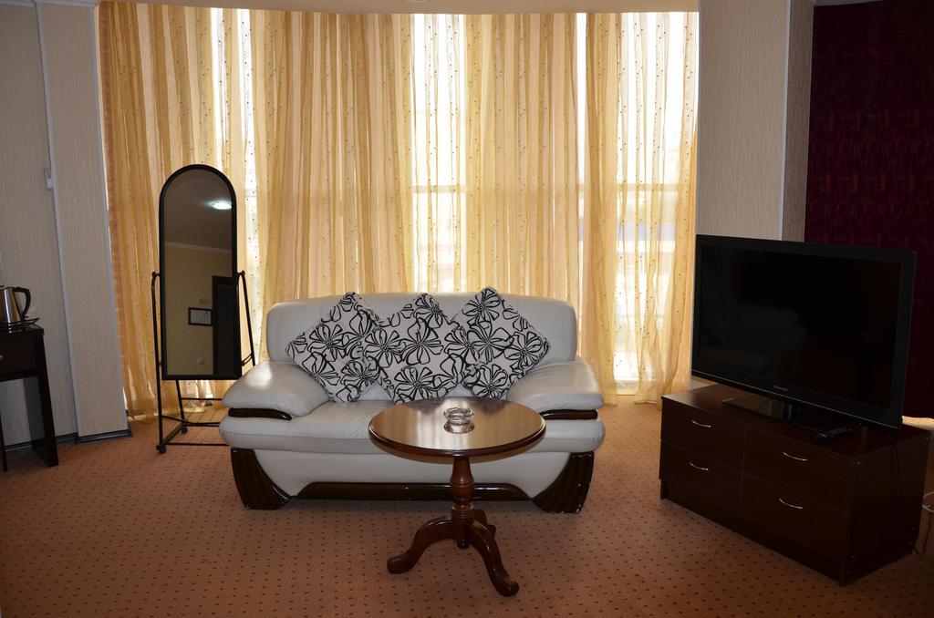 Golden Palace Hotel Aktau Luaran gambar