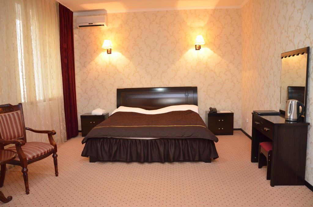Golden Palace Hotel Aktau Luaran gambar