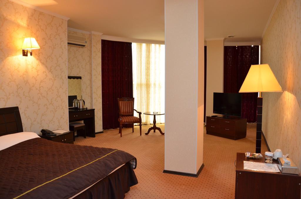 Golden Palace Hotel Aktau Luaran gambar