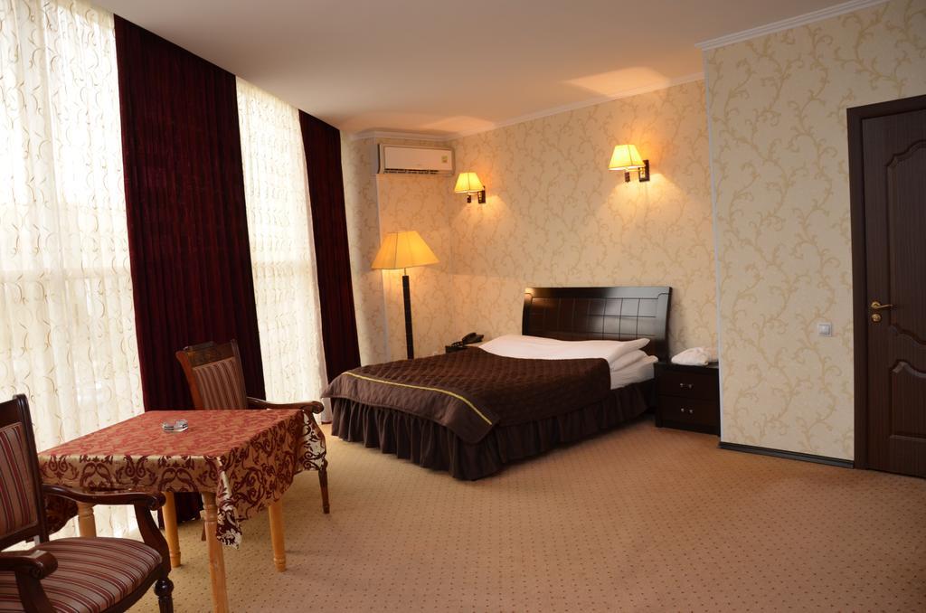 Golden Palace Hotel Aktau Luaran gambar