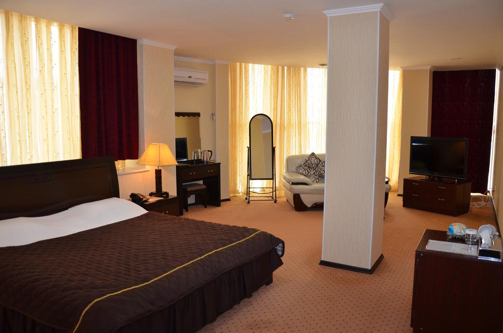 Golden Palace Hotel Aktau Luaran gambar